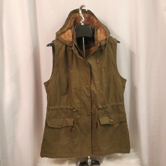 Vest - Picture 1 of 6